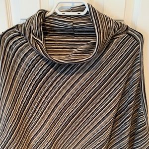 Poncho stripped cream, black and brown.